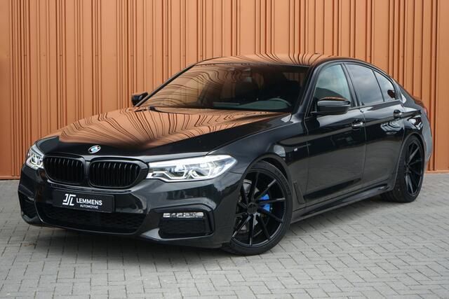 Zwart Gebruikt 2017 BMW 520 M Sport Sedan | € 32.950 - Afbeelding 1/4