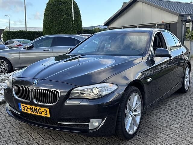 Grijs Occasion 2010 BMW 535 Executive Sedan | € 14.950 (Eerlijke prijs) - Afbeelding 1/4