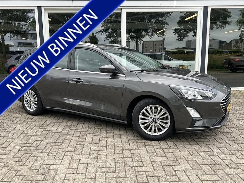 Grijs Gebruikt 2020 Ford Focus Business Edition Stationwagen | € 12.950 (Eerlijke prijs) - Afbeelding 1/4