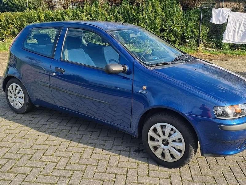 Blauw Gebruikt 2002 Fiat Punto Dynamic Hatchback | € 1.400 (Eerlijke prijs) - Afbeelding 1/4