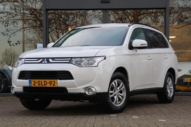 Wit Gebruikt 2013 Mitsubishi Outlander Intense SUV | € 10.995 (Eerlijke prijs) - Afbeelding 1/4