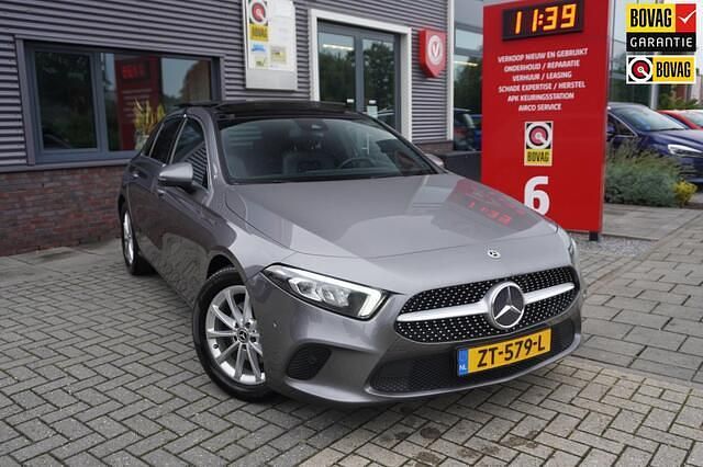 Grijs Gebruikt 2018 Mercedes A200 Business Hatchback | € 22.845 (Goede deal) - Afbeelding 1/4