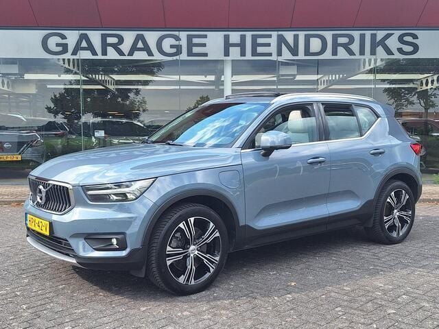 Grijs Gebruikt 2021 Volvo XC40 Inscription SUV | € 29.895 (Eerlijke prijs) - Afbeelding 1/4