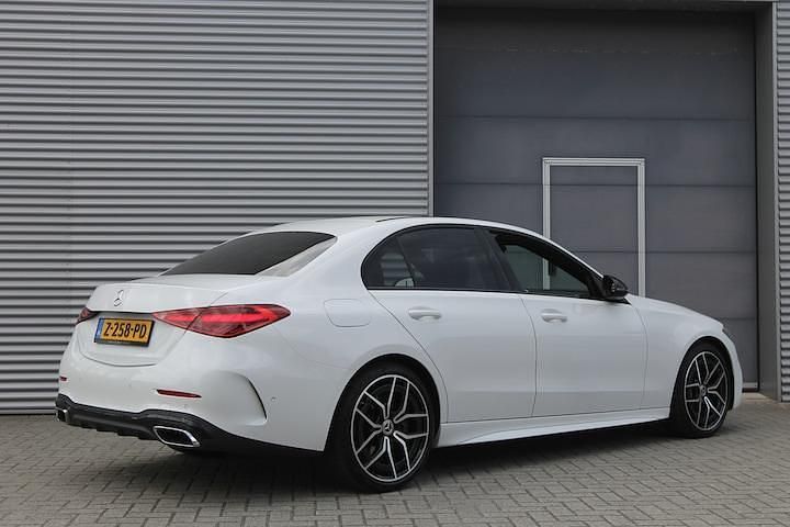 Occasion Mercedes C180 AMG line 2023 Wit Sedan
