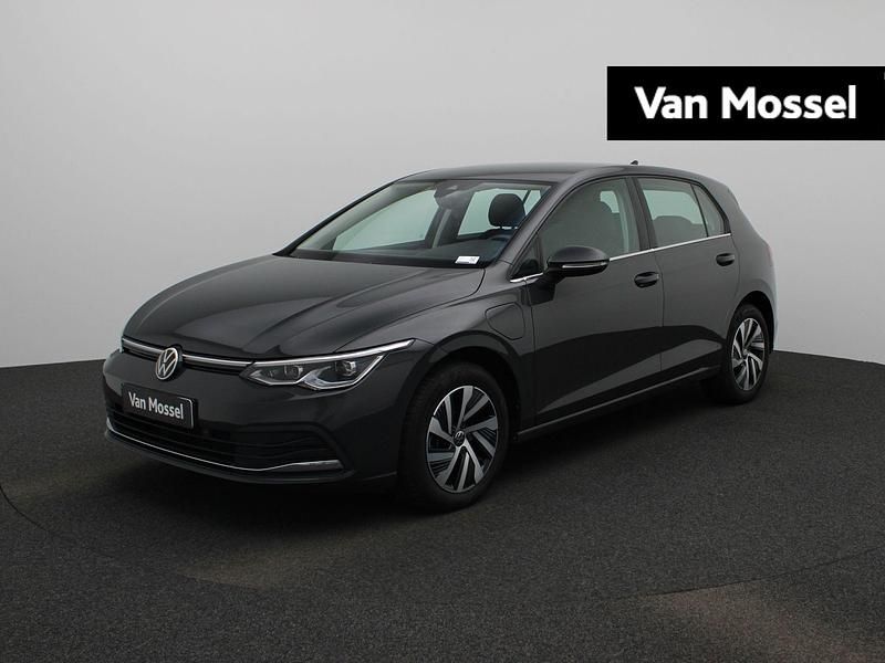 Grijs Gebruikt 2022 VW Golf VIII Style Hatchback | € 26.900 (Eerlijke prijs) - Afbeelding 1/4