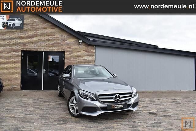 Grijs, andere lak Gebruikt 2014 Mercedes C220 Edition Sedan | € 16.400 (Eerlijke prijs) - Afbeelding 1/4