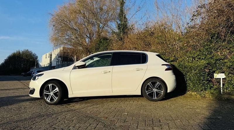 Occasion Peugeot 308 Allure 131 PK (96 kW) 2016 Wit Hatchback