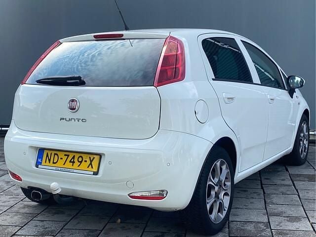 Wit Gebruikt 2016 Fiat Punto Evo Lounge Hatchback | € 5.944 (Eerlijke prijs) - Afbeelding 1/2