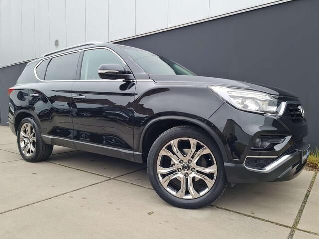 Zwart Gebruikt 2019 Ssangyong Rexton SUV | € 23.680 - Afbeelding 1/4