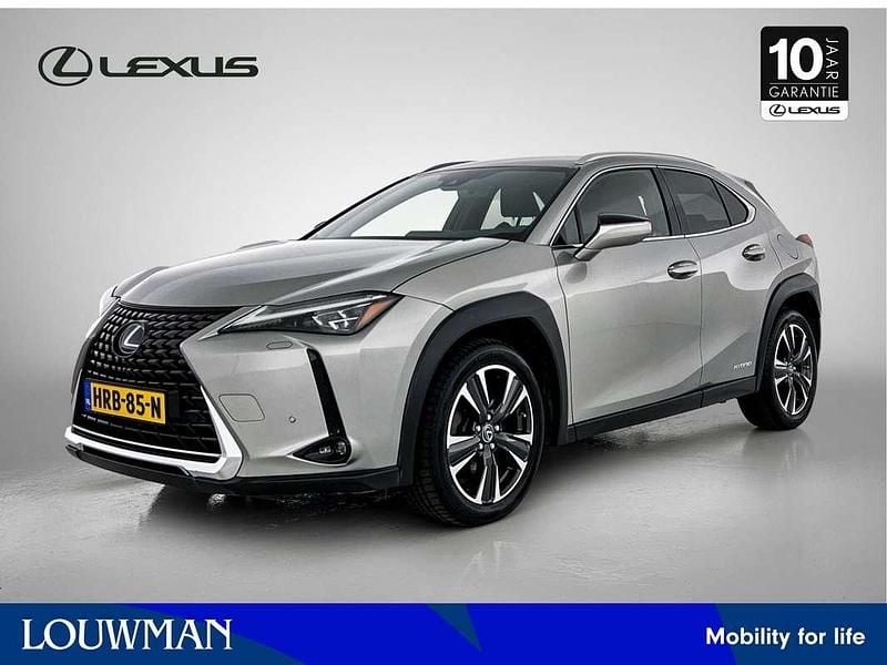 Grijs (metallic) Occasion 2019 Lexus UX 250h Luxury Line SUV | € 27.950 (Iets duurder) - Afbeelding 1/3