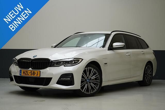 Wit Gebruikt 2021 BMW 330 Stationwagen | € 26.900 (Eerlijke prijs) - Afbeelding 1/4