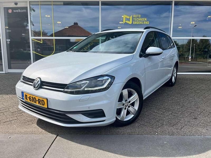 Wit Gebruikt 2017 VW Golf Sportsvan Business MPV | € 10.745 (Eerlijke prijs) - Afbeelding 1/4