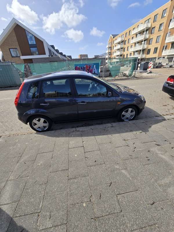 Blauw Gebruikt 2006 Ford Fiesta Futura Hatchback | € 750 (Super prijs) - Afbeelding 1/4