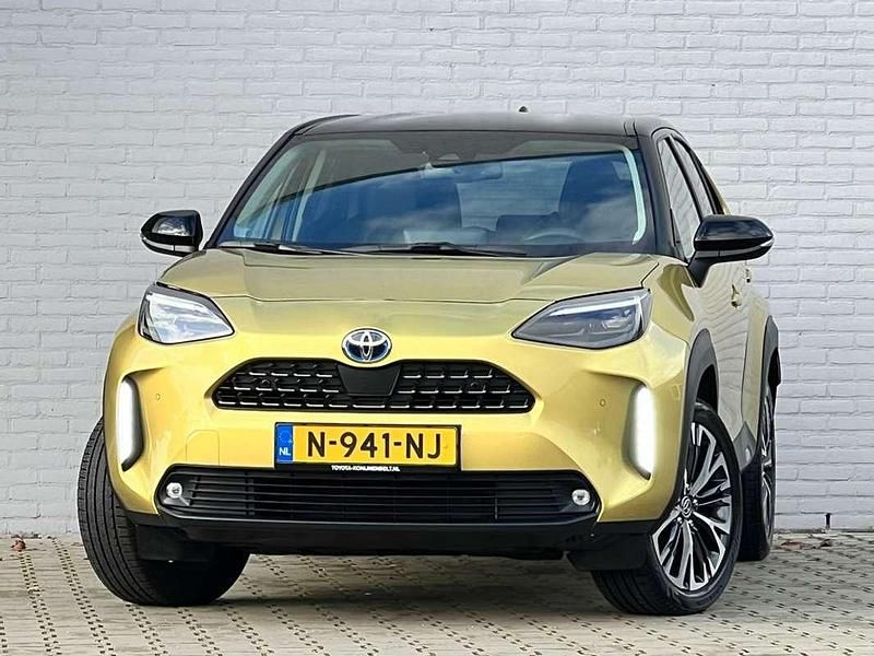 Occasion Toyota Yaris Hybrid Executive 116 PK (85 kW) 2021 Geel, metallic lak Hatchback