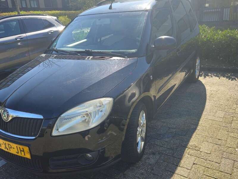 Zwart Gebruikt 2007 Skoda Roomster Style Stationwagen | € 2.100 (Eerlijke prijs) - Afbeelding 1/4