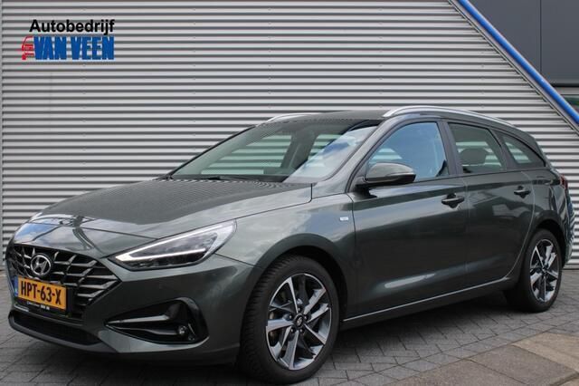 Amazon grey (grijs metallic) Gebruikt 2023 Hyundai i30 Comfort Stationwagen | € 22.945 (Iets duurder) - Afbeelding 1/4