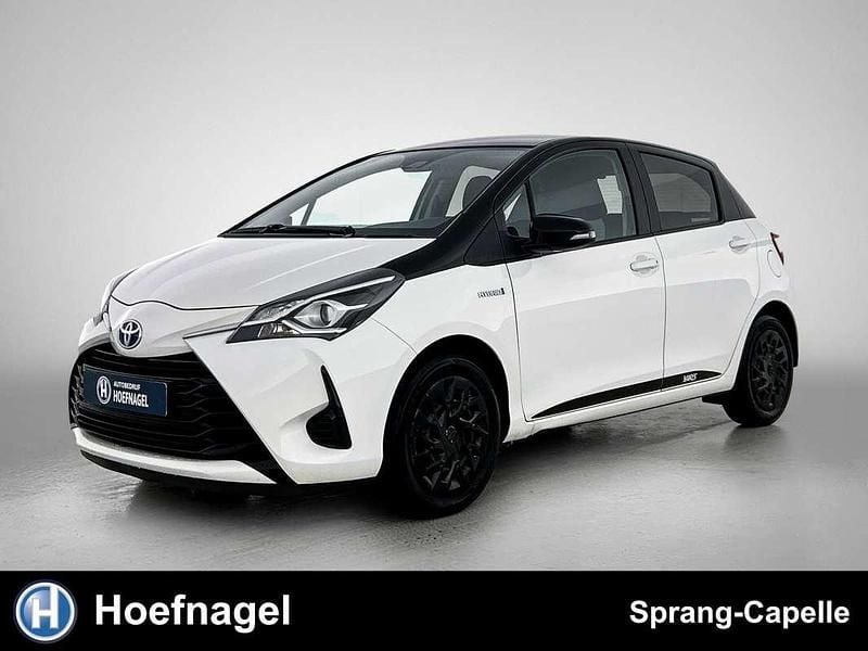 Wit Occasion 2018 Toyota Yaris Hybrid Hatchback | € 10.950 (Goede deal) - Afbeelding 1/3
