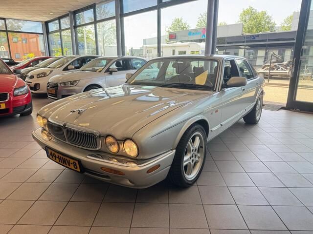 Grijs Gebruikt 2000 Jaguar XJ8 Sovereign Sedan | € 3.950 - Afbeelding 1/3