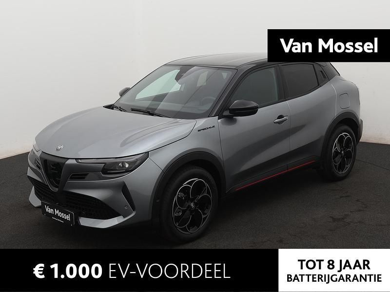 Grijs Gebruikt 2024 Alfa Romeo Junior Edizione Speciale SUV | € 39.900 - Afbeelding 1/4