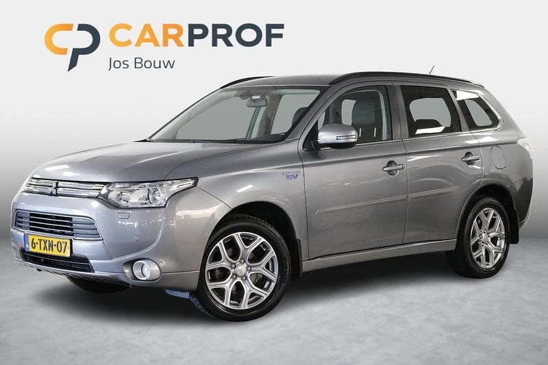 Grijs Occasion 2014 Mitsubishi Outlander P-HEV Edition SUV | € 15.750 (Eerlijke prijs) - Afbeelding 1/4