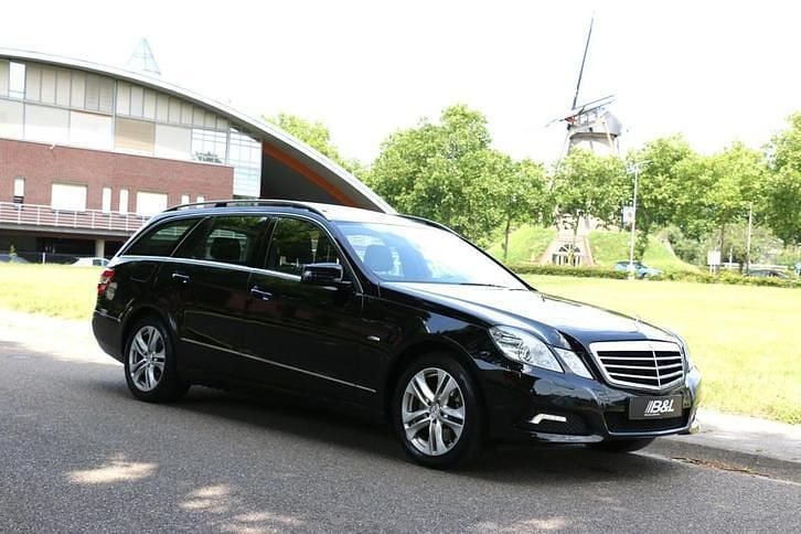 Zwart Occasion 2010 Mercedes E350 Avantgarde Stationwagen | € 15.900 (Eerlijke prijs) - Afbeelding 1/4