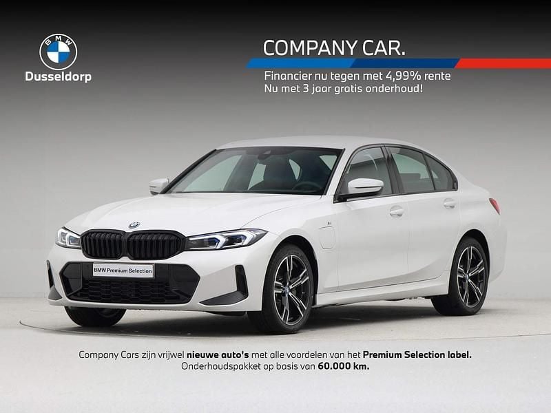 Wit Gebruikt 2024 BMW 330e Comfort Edition Sedan | € 53.450 (Eerlijke prijs) - Afbeelding 1/4
