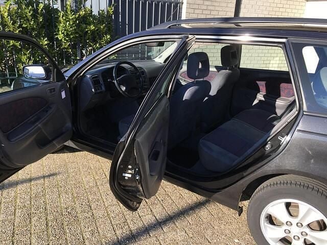 Occasion Toyota Avensis Luna 110 PK (80 kW) 1999 Zwart Stationwagen