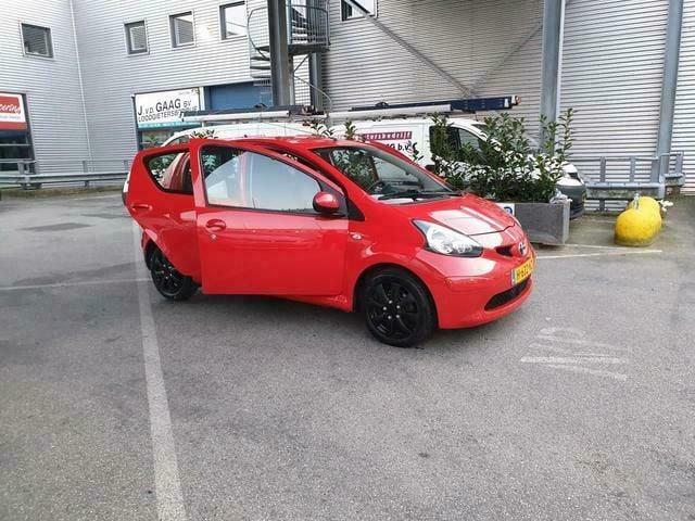Occasion Toyota Aygo 68 PK (50 kW) 2008 Rood Hatchback