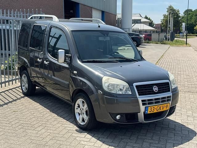 Occasion Fiat Doblò 78 PK (57 kW) 2008 Grijs MPV