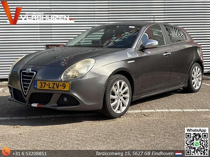 Grijs Gebruikt 2010 Alfa Romeo Giulietta Distinctive Hatchback | € 2.850 (Eerlijke prijs) - Afbeelding 1/4