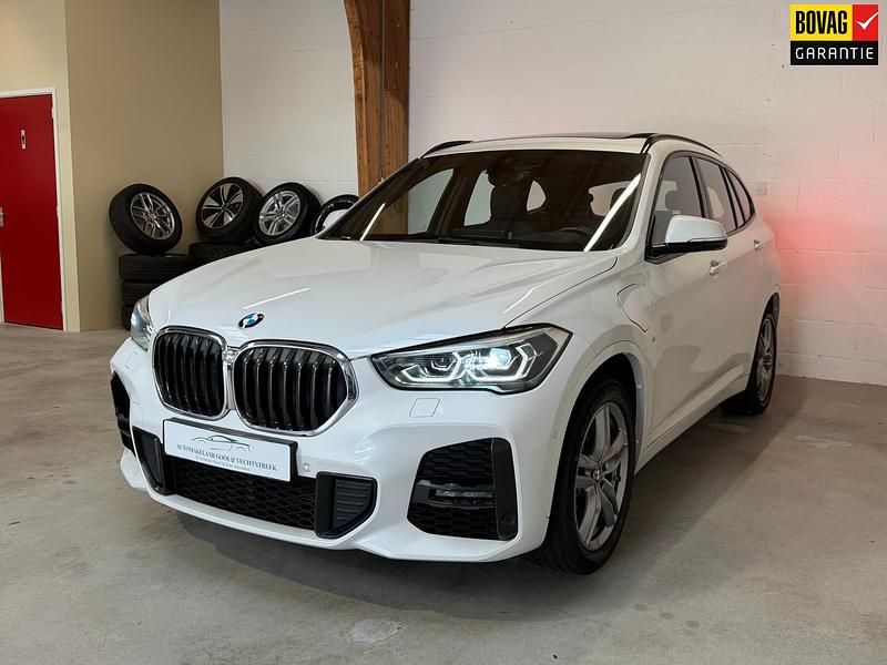 Wit Gebruikt 2021 BMW X1 M Sport SUV | € 30.995 (Eerlijke prijs) - Afbeelding 1/4