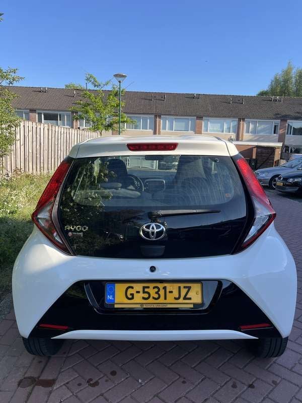 Wit Gebruikt 2019 Toyota Aygo X-play Hatchback | € 13.000 (Goede deal) - Afbeelding 1/4