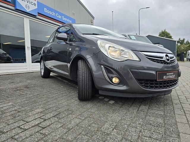 Occasion Opel Corsa Edition 86 PK (63 kW) 2012 Grijs, metallic lak Hatchback