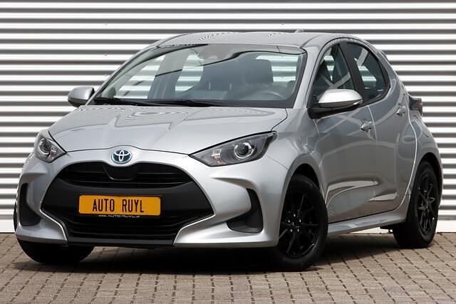 Zilver, metallic lak Gebruikt 2022 Toyota Yaris Active Hatchback | € 18.885 (Eerlijke prijs) - Afbeelding 1/4