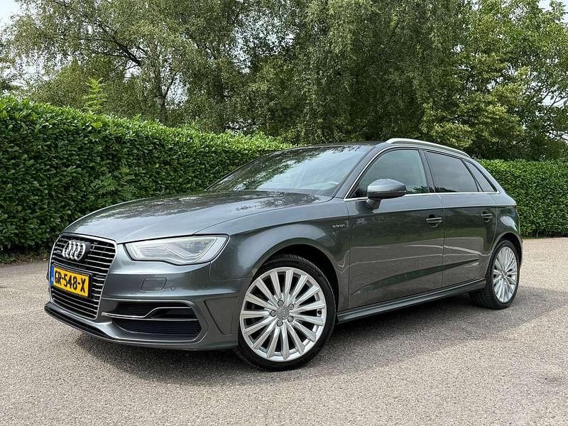 Grijs Gebruikt 2015 Audi A3 Sportback e-tron S-Line Sedan | € 11.888 (Eerlijke prijs) - Afbeelding 1/4
