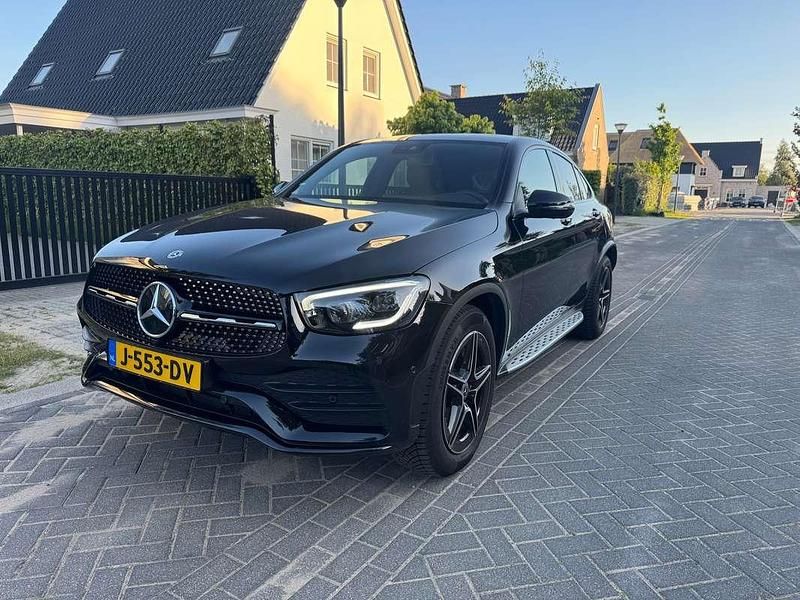 Zwart Occasion 2020 Mercedes GLC200 AMG line SUV | € 44.995 (Eerlijke prijs) - Afbeelding 1/4