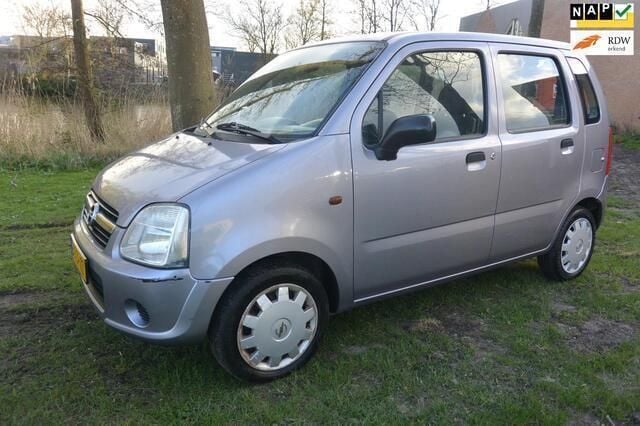 Paars Gebruikt 2006 Opel Agila S Hatchback | € 1.850 (Iets duurder) - Afbeelding 1/4