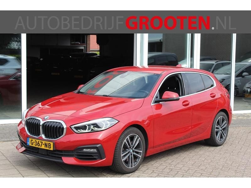 Rood Gebruikt 2019 BMW 118 Executive Hatchback | € 15.888 (Eerlijke prijs) - Afbeelding 1/4