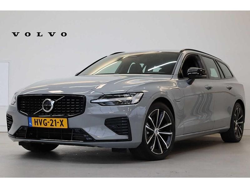 Grijs Occasion 2025 Volvo V60 Plus Stationwagen | € 43.900 (Eerlijke prijs) - Afbeelding 1/4