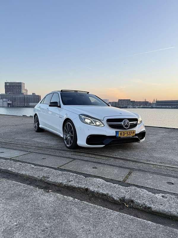 Wit Occasion 2015 Mercedes E63 AMG AMG Sedan | € 40.950 - Afbeelding 1/4