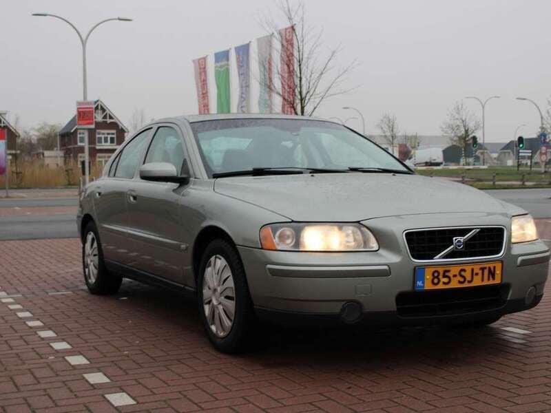 Brons Gebruikt 2006 Volvo S60 Momentum Sedan | € 3.200 (Eerlijke prijs) - Afbeelding 1/4
