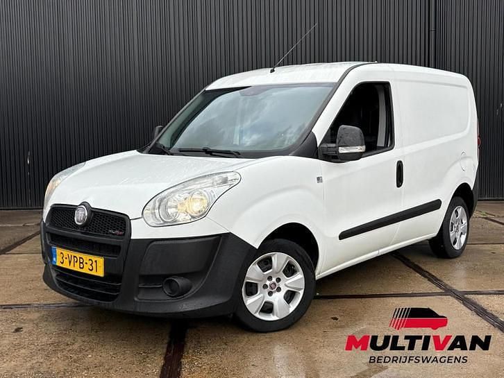 Wit Gebruikt 2011 Fiat Doblò MPV | € 1.950 (Goede deal) - Afbeelding 1/4