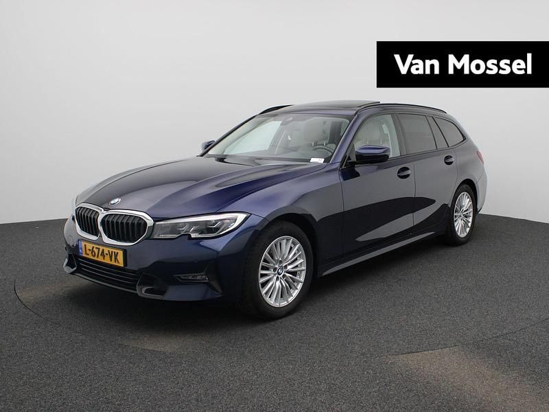 Blauw Gebruikt 2021 BMW 318 Basis Stationwagen | € 30.945 (Eerlijke prijs) - Afbeelding 1/3
