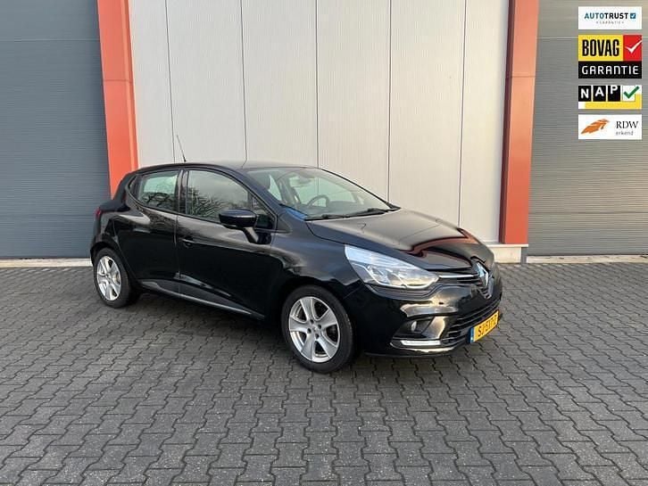 Zwart Gebruikt 2018 Renault Clio IV Zen Hatchback | € 9.250 (Eerlijke prijs) - Afbeelding 1/4