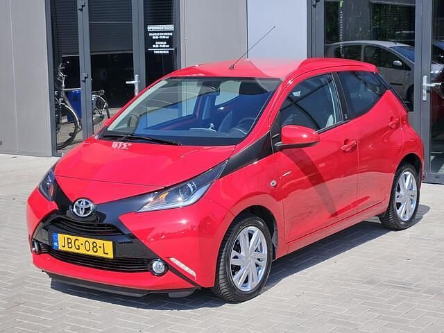 Occasion Toyota Aygo X-cite 69 PK (50 kW) 2018 Rood Hatchback