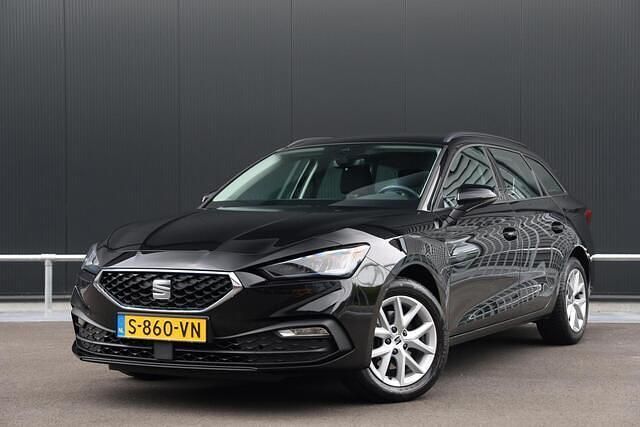 Zwart Gebruikt 2023 Seat Leon Reference Stationwagen | € 18.900 (Eerlijke prijs) - Afbeelding 1/4