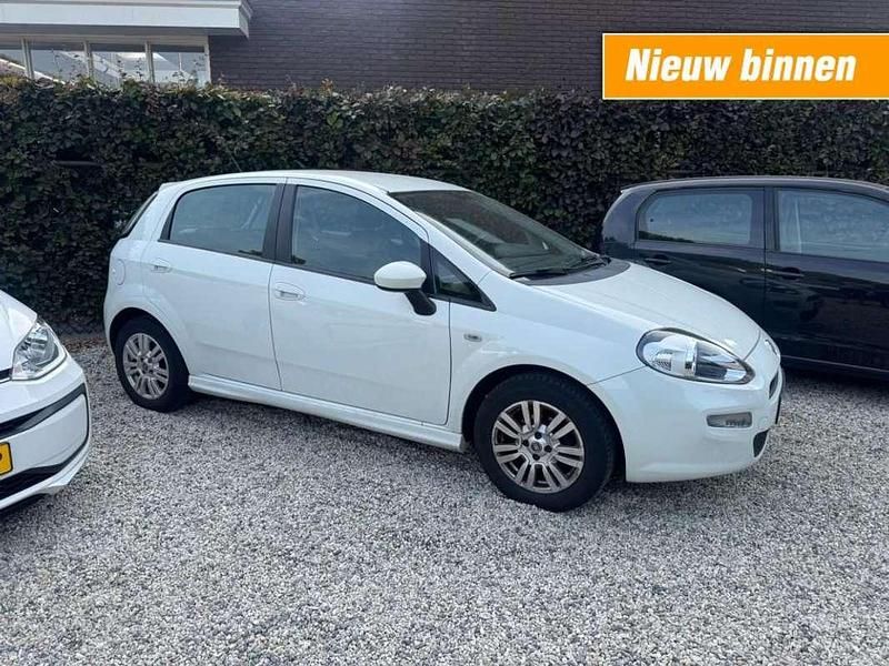 Wit Gebruikt 2015 Fiat Punto Evo Street Hatchback | € 4.900 (Eerlijke prijs) - Afbeelding 1/4