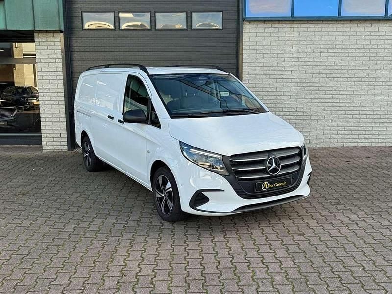 Wit Gebruikt 2024 Mercedes Vito Van | € 47.500 - Afbeelding 1/4