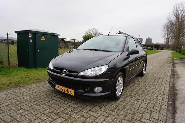 Occasion Peugeot 206 Forever 75 PK (55 kW) 2008 Zwart Hatchback