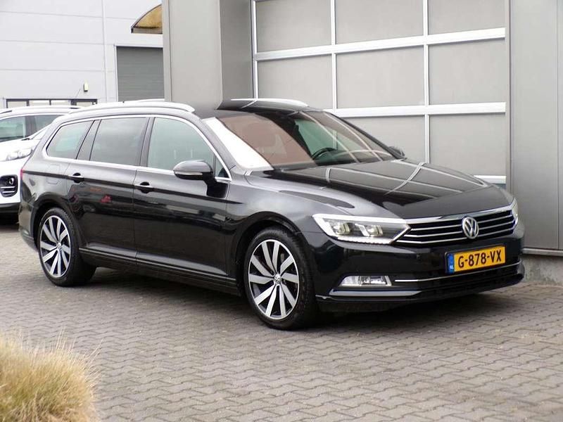 Zwart Gebruikt 2016 VW Passat Stationwagen | € 12.750 (Goede deal) - Afbeelding 1/4